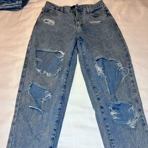 Pretty little thing PLT Mom jeans ripped/distressed